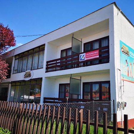 Aparthotel Beach Club Panzio Es Camping Zamárdi Exterior foto